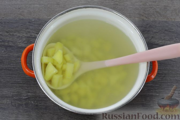 Суп с чечевицей, фрикадельками и овощами