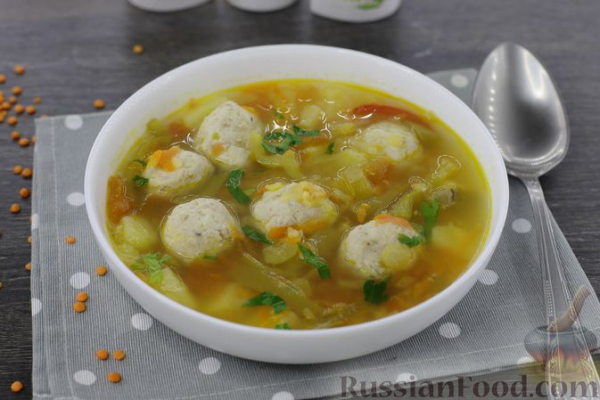 Суп с чечевицей, фрикадельками и овощами