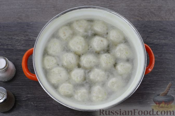 Суп с чечевицей, фрикадельками и овощами