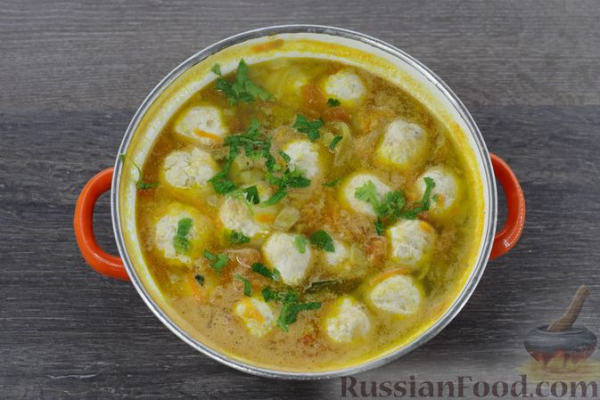 Суп с чечевицей, фрикадельками и овощами