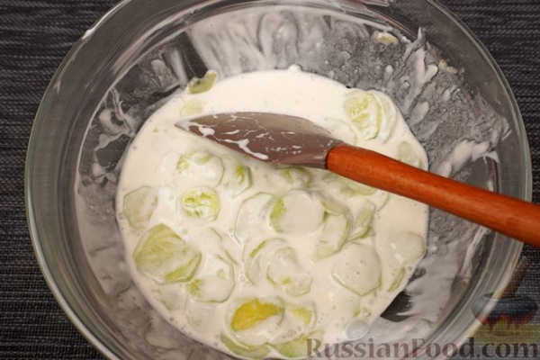 Венгерский салат из огурцов со сметаной