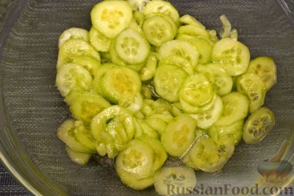 Венгерский салат из огурцов со сметаной