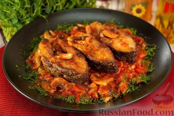 Жареный карп с томатно-грибным соусом Жареный карп с томатно-грибным соусом