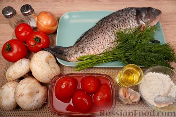 Жареный карп с томатно-грибным соусом
