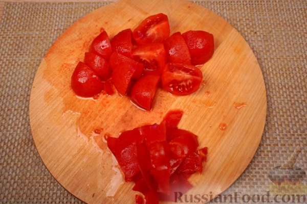 Жареный карп с томатно-грибным соусом