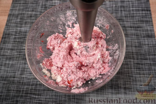Польские пероги с творогом, клубникой и изюмом