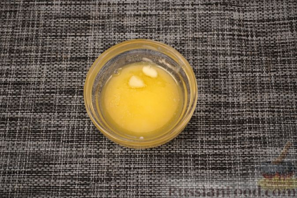 Польские пероги с творогом, клубникой и изюмом