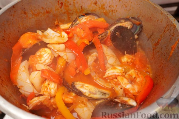 Садж с морепродуктами и овощами