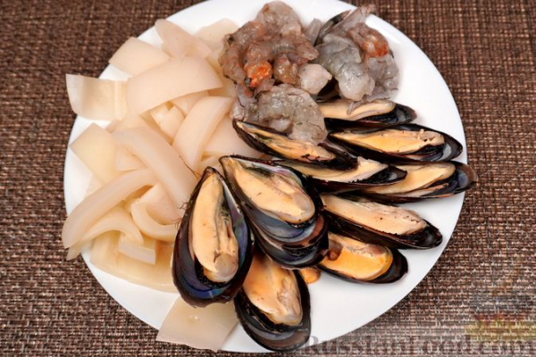 Садж с морепродуктами и овощами