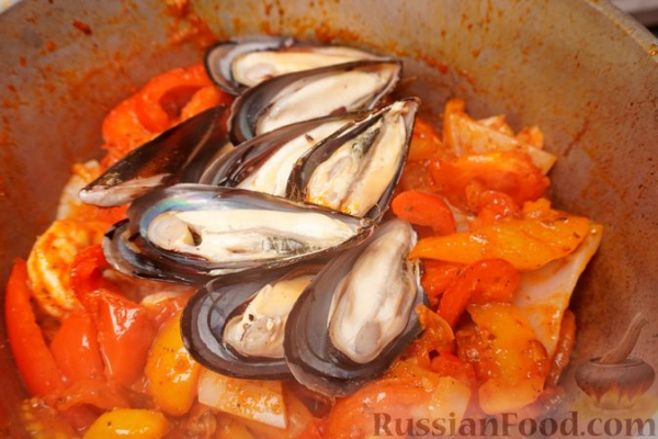 Садж с морепродуктами и овощами