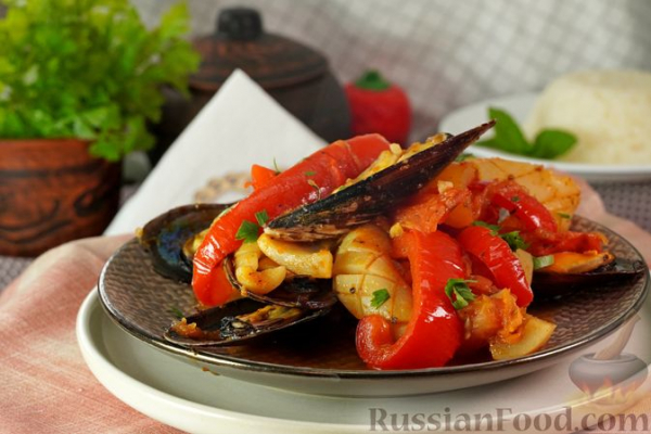 Садж с морепродуктами и овощами