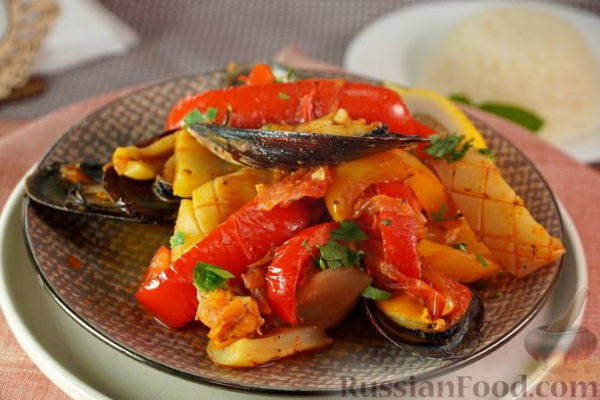 Садж с морепродуктами и овощами