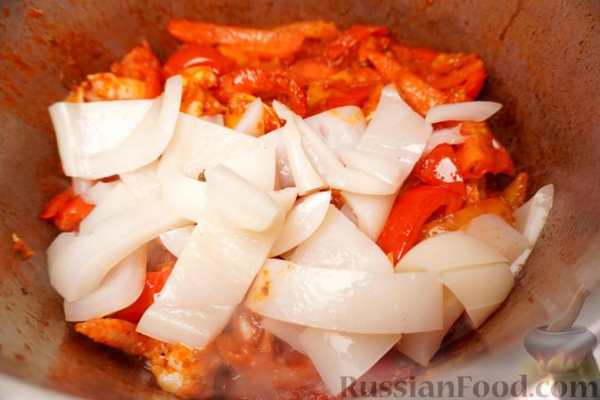 Садж с морепродуктами и овощами