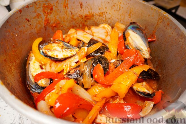Садж с морепродуктами и овощами