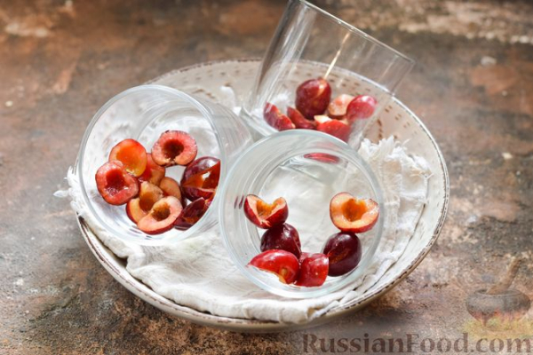 Сметанное желе с черешней и вишнёвым соком