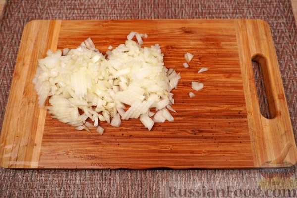 Курица, тушенная с кольраби