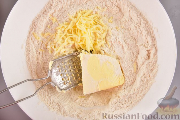 Насыпной пирог с ежевикой