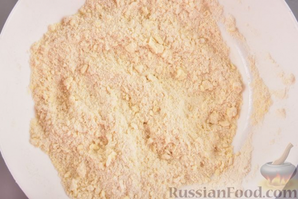 Насыпной пирог с ежевикой
