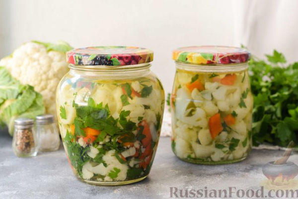 Цветная капуста, маринованная с болгарским перцем, чесноком и петрушкой (на зиму)