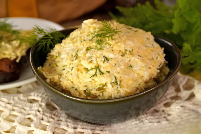 Сырно-яичная помазанка с чесноком