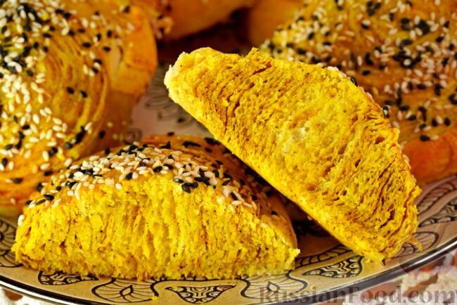 Булочки-катмеры с масляно-мучной пряной прослойкой Булочки-катмеры с масляно-мучной пряной прослойкой