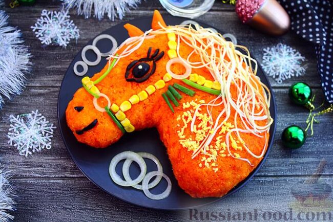 Куриный салат с грибами и яйцами "Лошадка"