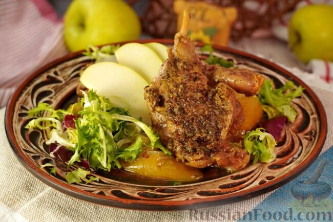 Утка с яблоками по-чешски (в духовке)