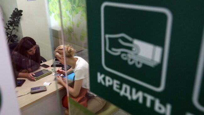 Выгоды от них теперь ноль: ставки по кредиткам достигли 50% годовых