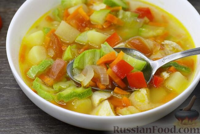 Куриный суп с кабачками