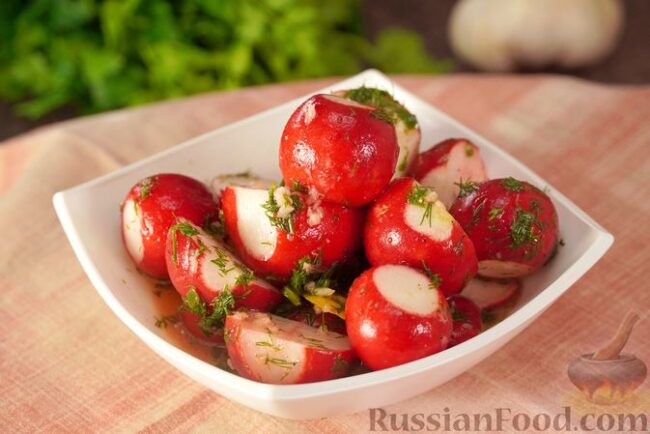 Редиска, маринованная в медово-чесночном маринаде